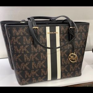 Michael Kors Jet Set Carryall Medium Tote
